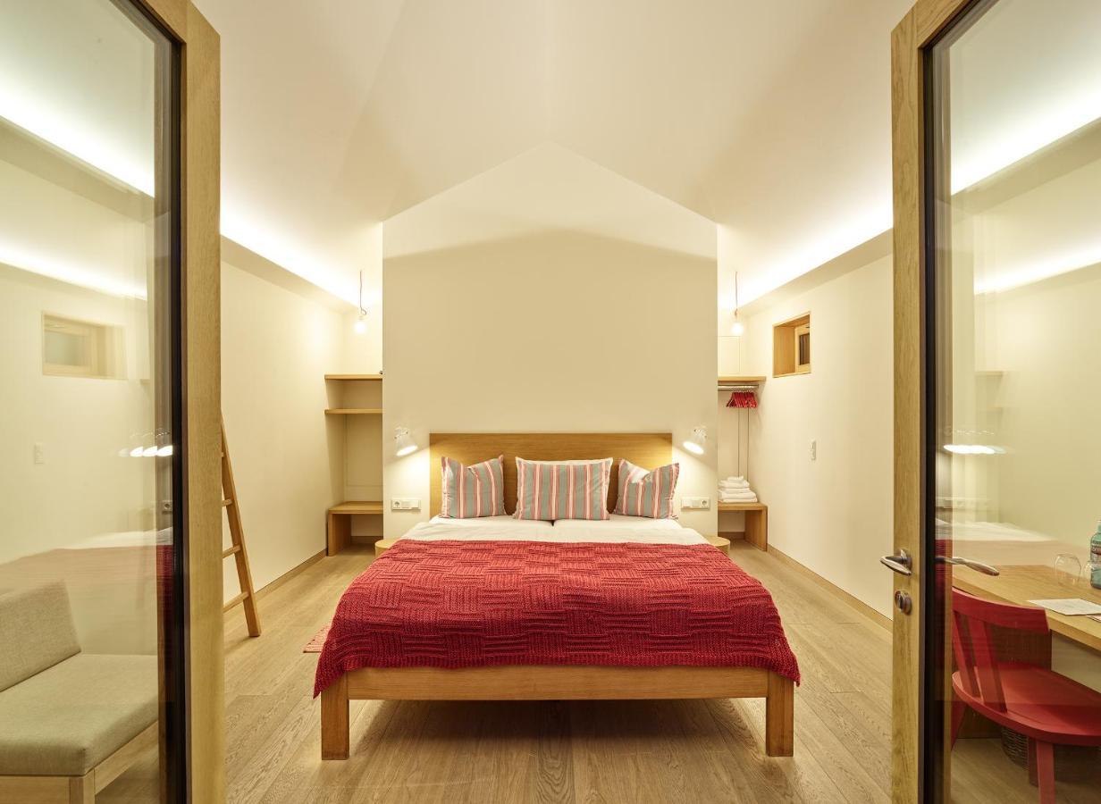 Weinkulturgut Longen-Schloeder Hotel Longuich Bagian luar foto