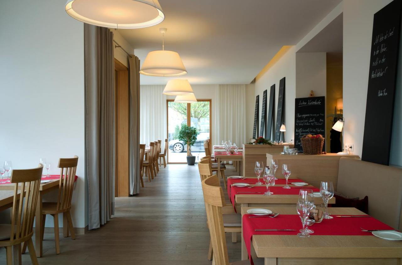 Weinkulturgut Longen-Schloeder Hotel Longuich Bagian luar foto